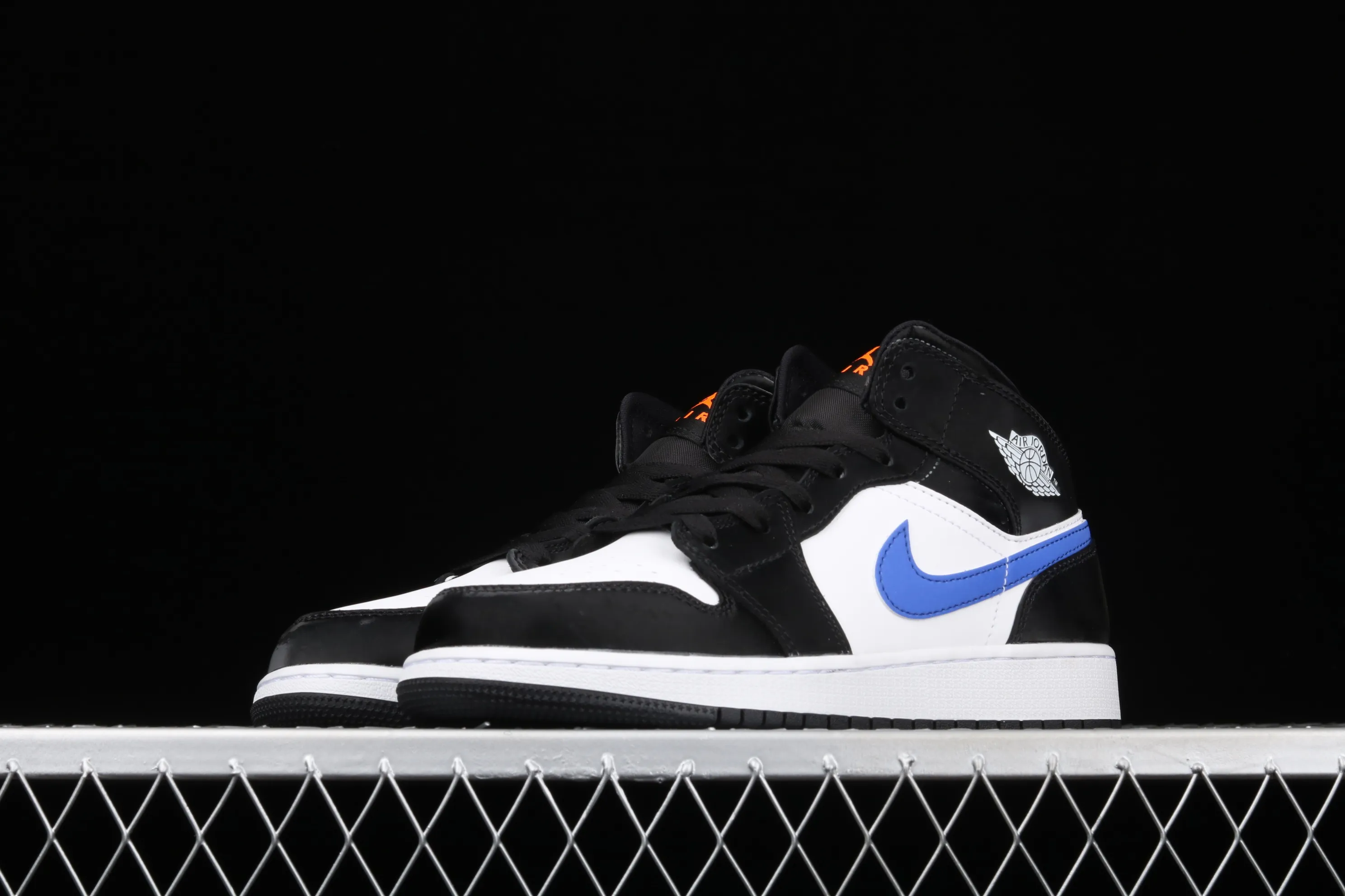 All Categories Air Jordan Jordan Series Basketball Shoes Air Jordan 1 Mid Special Price G Version Pure Original Air Jordan 1 Mid GS AJ1 Joe 1 Blue Panda China Basketball Shoes 554725-084